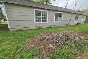 208 S 6th St, Highlands, TX 77562 - Photo 12