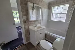 208 S 6th St, Highlands, TX 77562 - Photo 10