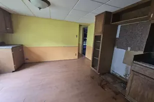 208 S 6th St, Highlands, TX 77562 - Photo 8