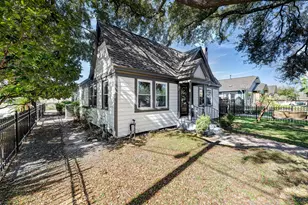 4601 Oakridge St, Houston, TX 77009 - Photo 2
