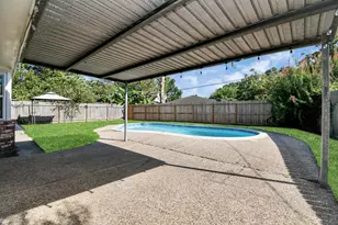 11214 Caribbean Ln, Houston, TX 77089 - Photo 4
