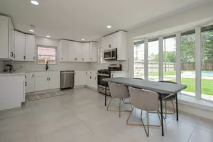 6042 Willowbend Blvd, Houston, TX 77096 - Photo 10
