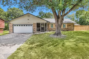 202 Twin Harbors Dr, Onalaska, TX 77360 - Photo 1