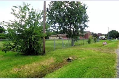 3908 20th Street N, Texas City, TX 77590 - Photo 2