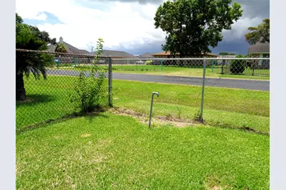 3908 20th Street N, Texas City, TX 77590 - Photo 10