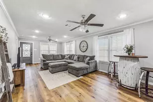 749 E 41st St, Houston, TX 77022 - Photo 4