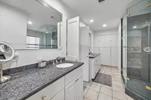 10926 Wickwild St, Hunters Creek Village, TX 77024 - Photo 20