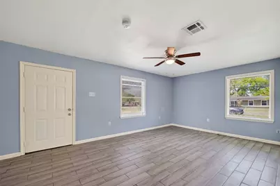 6022 Lyndhurst Drive, Houston, TX 77033 - Photo 2
