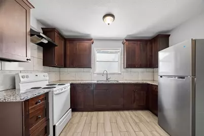 6022 Lyndhurst Drive, Houston, TX 77033 - Photo 6