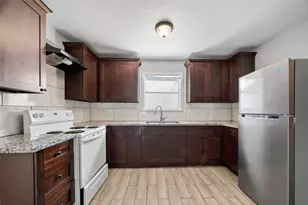 6022 Lyndhurst Dr, Houston, TX 77033 - Photo 6