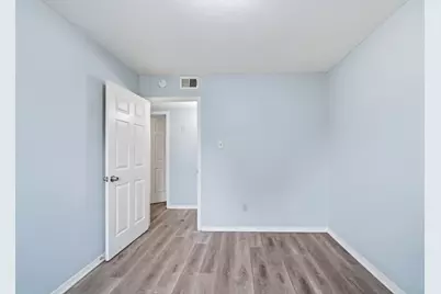 9715 Courben Lane, Houston, TX 77078 - Photo 18