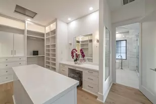 2538 Addison Rd, Houston, TX 77030 - Photo 36