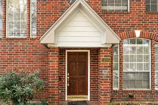 1405 El Camino Village Dr, Webster, TX 77058 - Photo 2