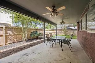 6915 Redwood Falls Dr, Pasadena, TX 77505 - Photo 4