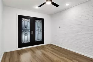 7 Briar Dale Ct, Houston, TX 77027 - Photo 2