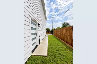7502 Laura Koppe Road #B, Houston, TX 77028 - Photo 2