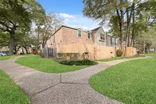 889 Wax Myrtle Ln, Houston, TX 77079 - Photo 2