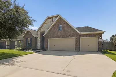 2148 Colonial Street, Alvin, TX 77511 - Photo 2