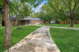 142 Happy Hollow St, Alvin, TX 77511 - Photo 34