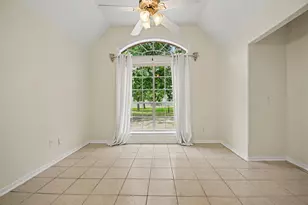 142 Happy Hollow St, Alvin, TX 77511 - Photo 16