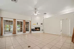 142 Happy Hollow St, Alvin, TX 77511 - Photo 6