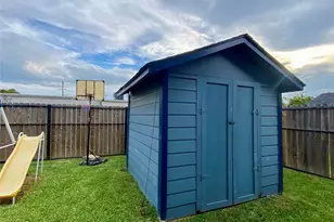 221 E Defee Ave, Baytown, TX 77520 - Photo 36