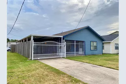 221 E Defee Avenue, Baytown, TX 77520 - Photo 2