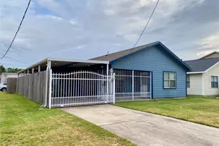 221 E Defee Ave, Baytown, TX 77520 - Photo 2