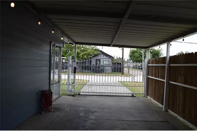 221 E Defee Avenue, Baytown, TX 77520 - Photo 44