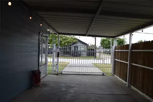 221 E Defee Ave, Baytown, TX 77520 - Photo 44
