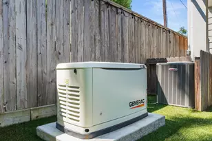 812 E 24th St, Houston, TX 77009 - Photo 36