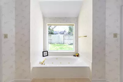 15406 Greenleaf Lane, Houston, TX 77062 - Photo 10