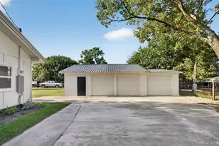 3577 9th St, Nederland, TX 77705 - Photo 28