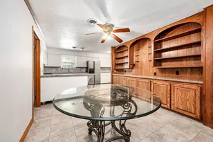 5813 Russell Ln, Baytown, TX 77521 - Photo 10