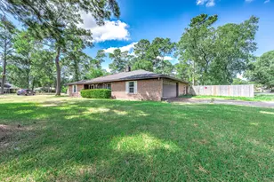 5813 Russell Ln, Baytown, TX 77521 - Photo 2