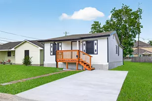 111 N 4th St, La Porte, TX 77571 - Photo 4