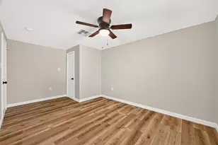 111 N 4th St, La Porte, TX 77571 - Photo 18
