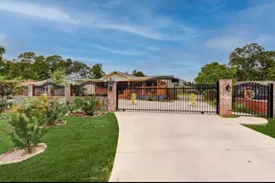 16381 Hunters Green Dr, Conroe, TX 77303 - Photo 2