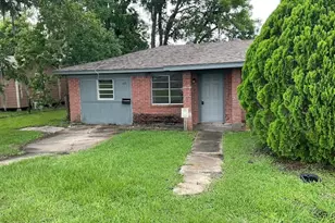 609 W 6th St, Sweeny, TX 77480 - Photo 1