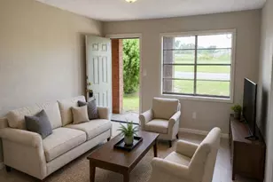 609 W 6th St, Sweeny, TX 77480 - Photo 4