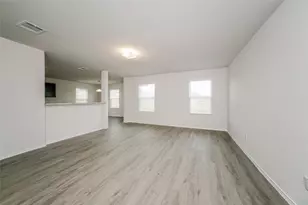 220 Blue Crane St, Huntsville, TX 77320 - Photo 2