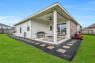 305 Bordeaux Ct, Alvin, TX 77511 - Photo 24