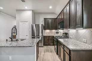 305 Bordeaux Ct, Alvin, TX 77511 - Photo 6