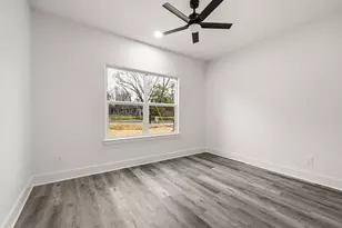 205 Lock Ln, Bryan, TX 77803 - Photo 12