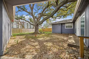 403 Blue Willow Dr, Houston, TX 77042 - Photo 22