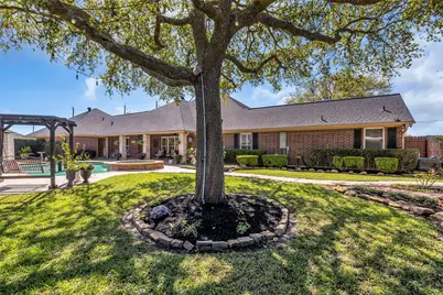 6700 Plantation Drive, Baytown, TX 77523 - Photo 2