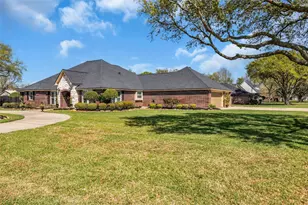 6700 Plantation Dr, Baytown, TX 77523 - Photo 4