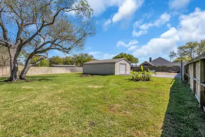 6700 Plantation Drive, Baytown, TX 77523 - Photo 10