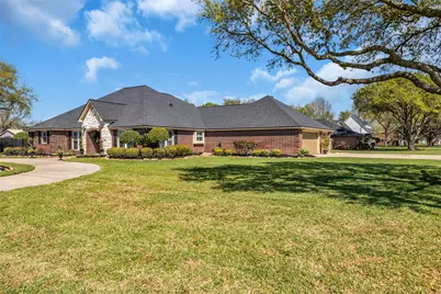 6700 Plantation Drive, Baytown, TX 77523 - Photo 4