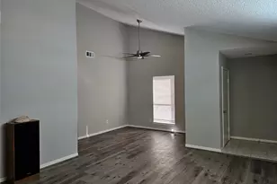 7887 Kendalia Dr, Houston, TX 77036 - Photo 2